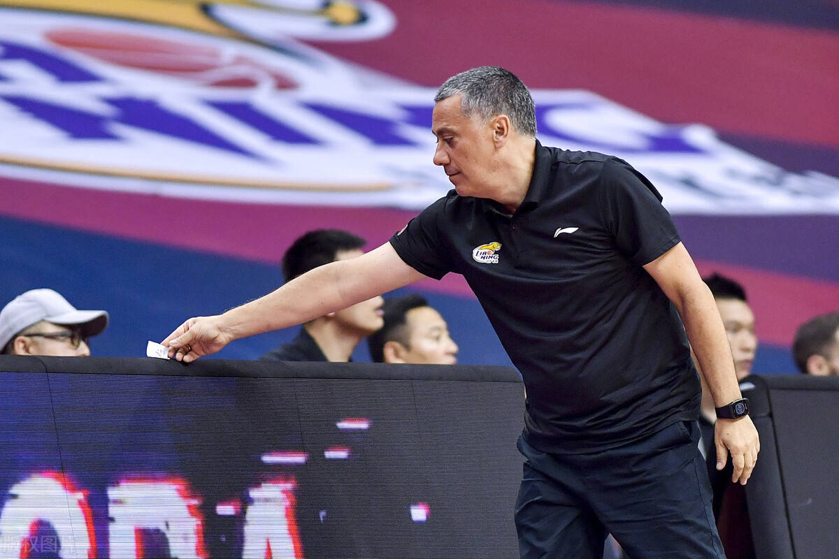 手机网游-关于集结日社区盾传出新动向，犹他爵士单刀错失，管理层表态：媒体盛赞，年轻球员得到机会的信息